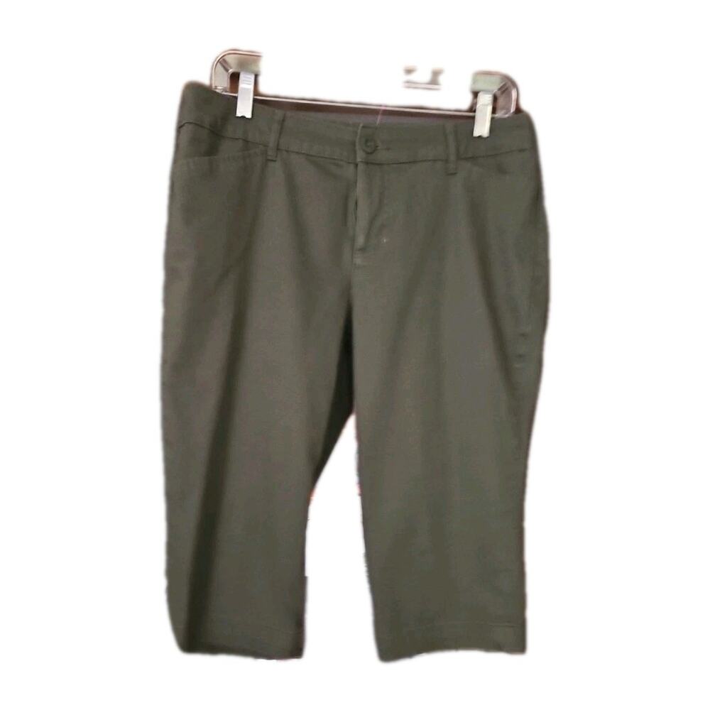 St. John's Bay Capri Pants Women Size 12 Petite Green Khaki Stretch